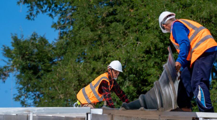 Professional gutter cleaning in Ridgedale, MO
